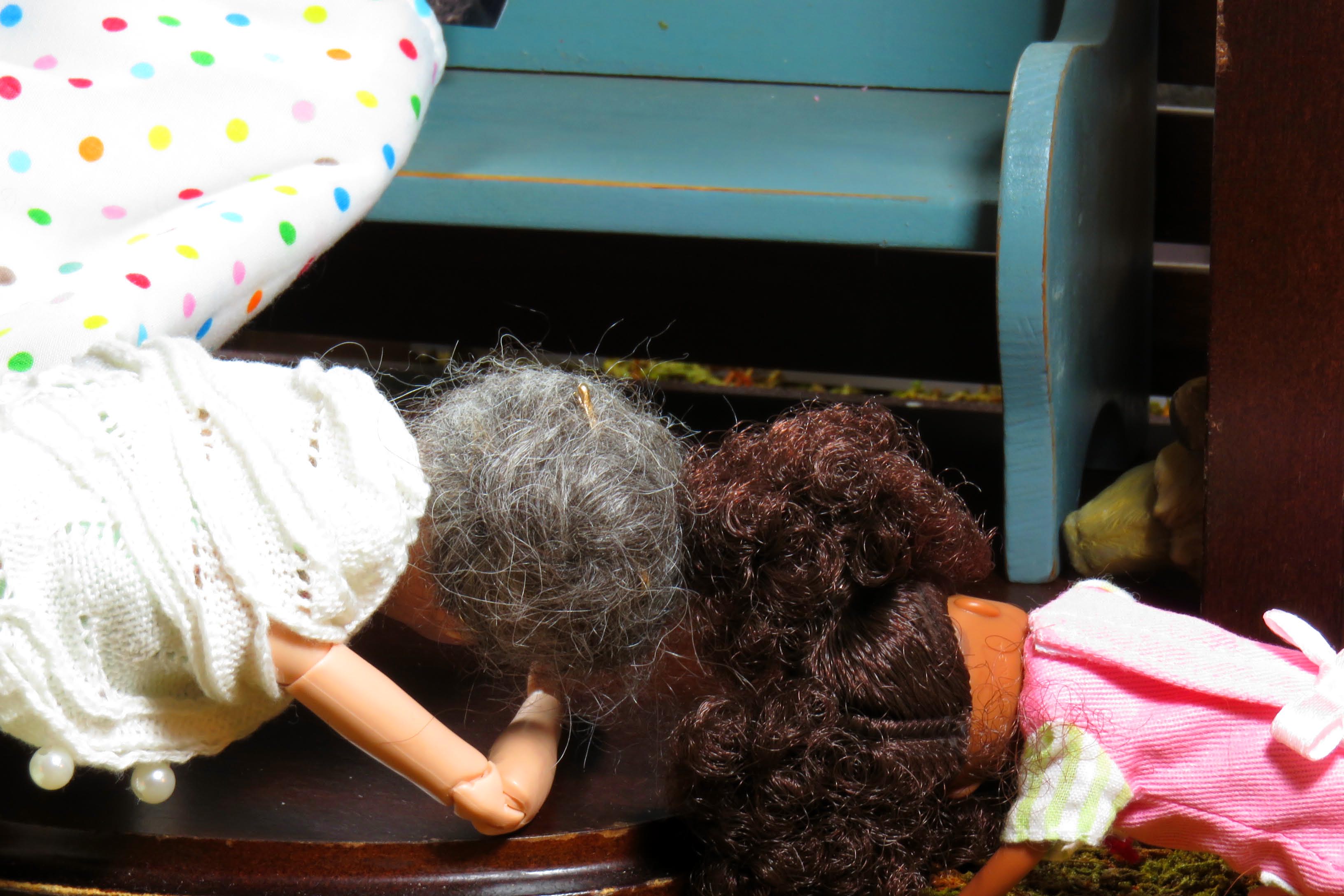 lily-and-child-look-under-bench